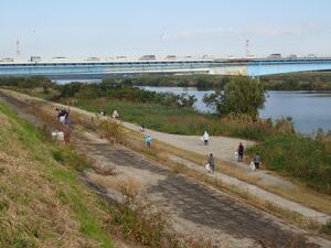 栄橋付近清掃風景