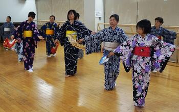 日本舞踊体験の様子